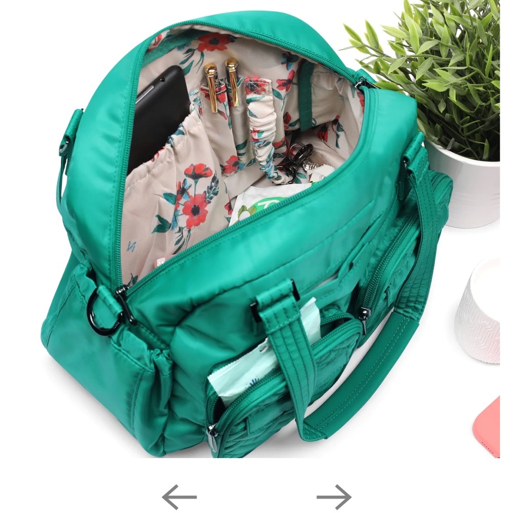 Brand new lug jumper purse. Beautiful Kelly green color!